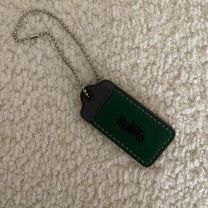 COACH Elegant Green and Red Leather purse tag